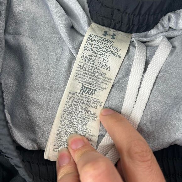 Under-armour Women's Black and White Shorts XL Extra Large - Picture 4 of 6